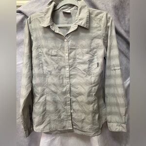 Columbia  Women’s  shirt. Grey. Small